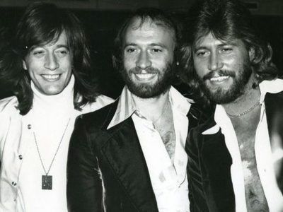 Bee Gees’ “Night Fever”: A Disco Anthem of Dance and Celebration